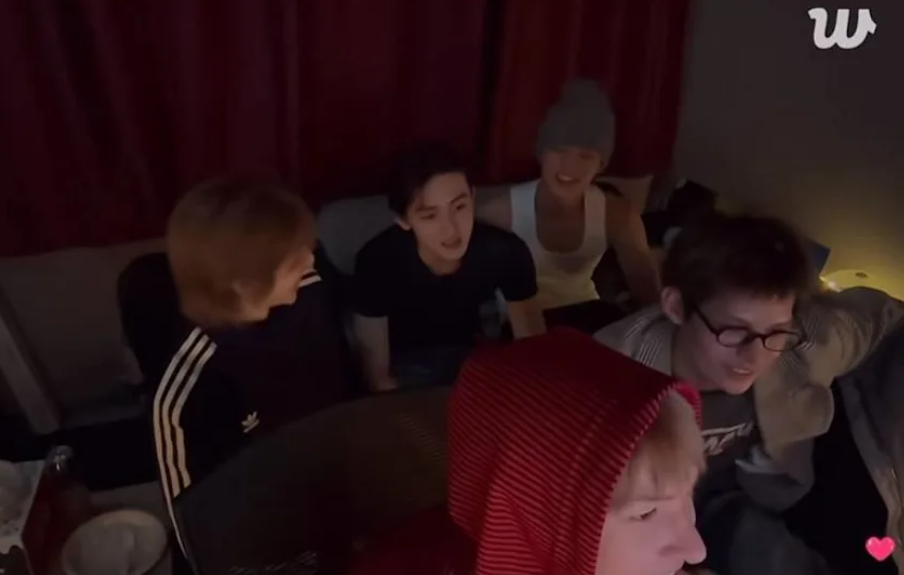 Cortis直播聊戀愛、吻戲引發爭議。(圖/翻攝Cortis IG)